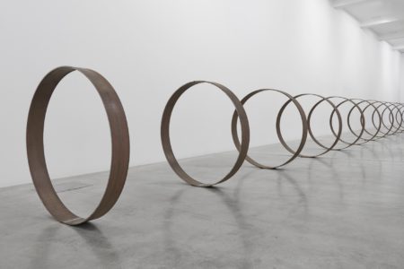 Rayyane Tabet, SteelRings, 2013, photograph Rayyane Tabet - Sfeir-Semler Gallery