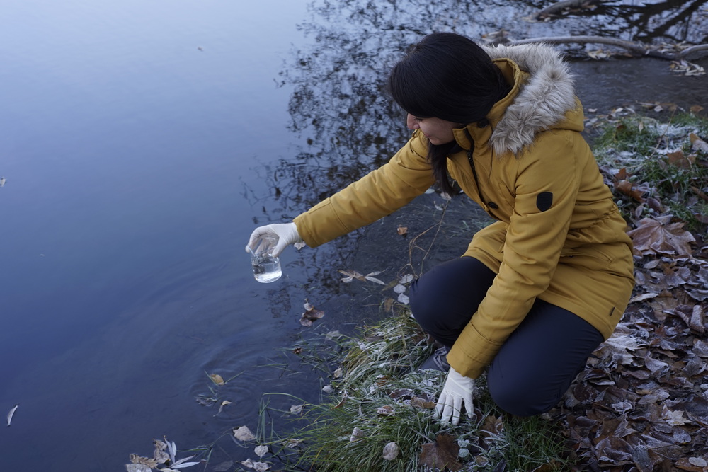 Experiment IX, collecting water from the river Mur